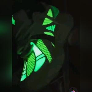 SIA "SUNFLOWER" MT SNEAKER & Glow in the Dark Socks-Retail $260-US Mens 9